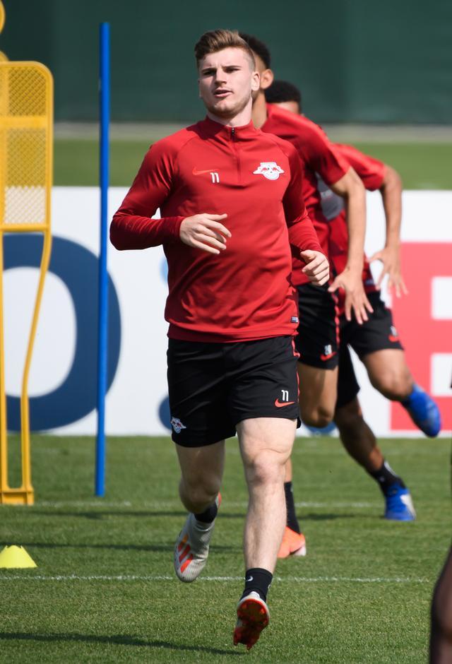 JJB-包含今晚日本国家队备战德国杯，防线松动细节流出，细节曝光，赛程密集仍需轮换的词条