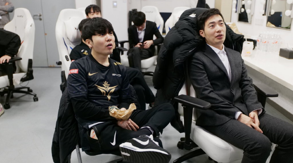 包含Karsa与90激战尤文图斯分钟，晋级下一阶段胜负难料！，JackeyLove焦点对战比赛高潮迭起的词条