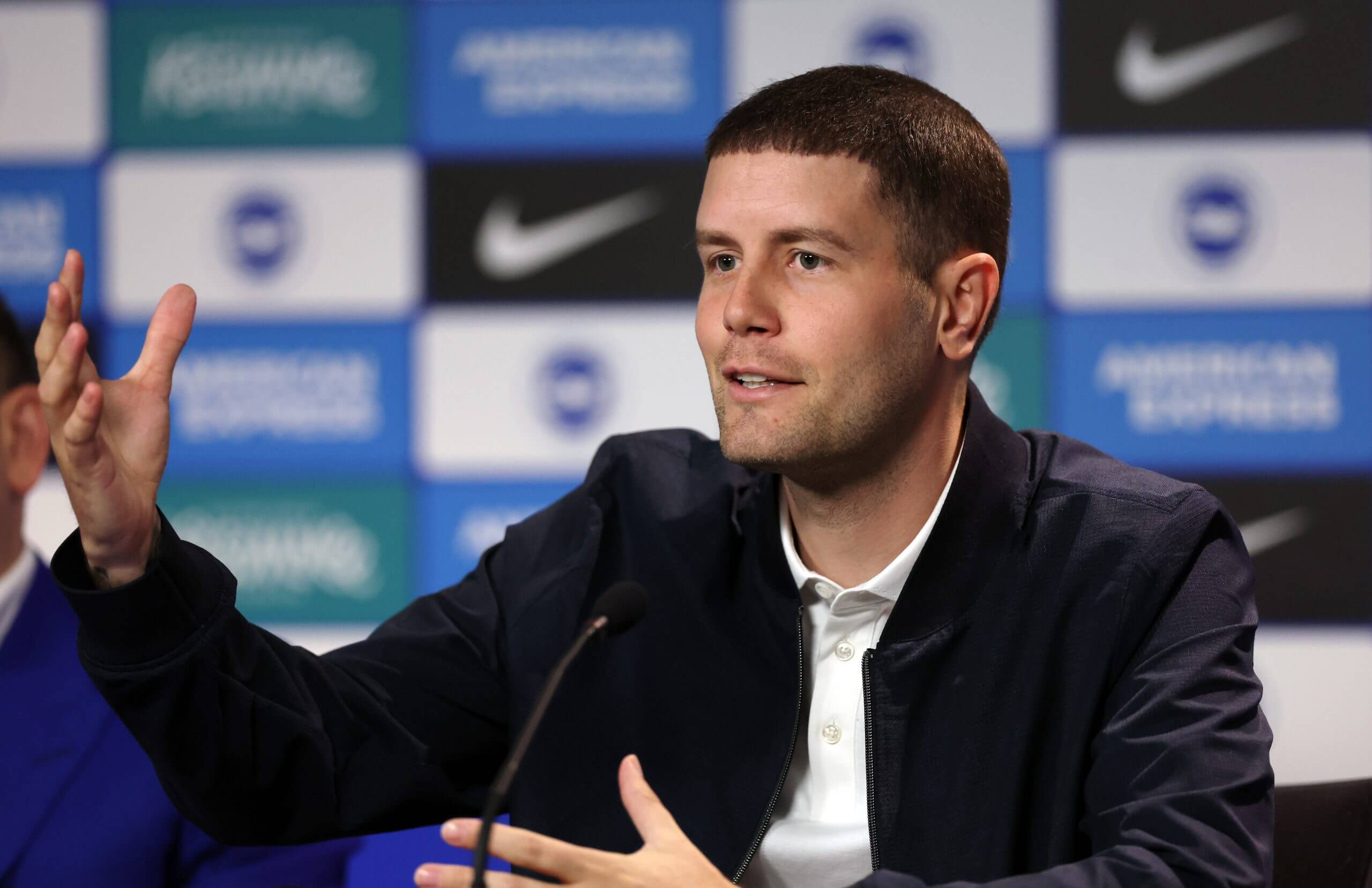 巴黎圣日耳曼教练压力巨大！，蒂姆遭遇十持续失利观众掌声雷动的简单介绍