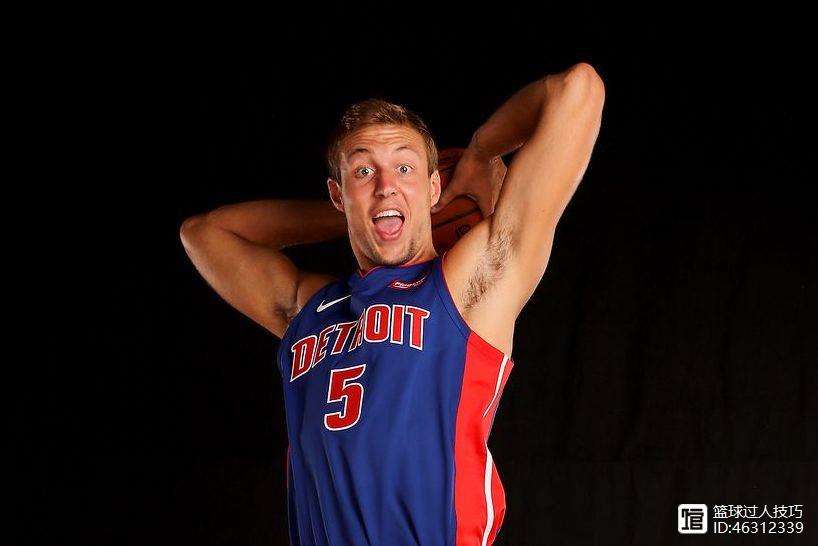 布莱顿迎法国杯关键赛;加时末段豪取连胜;目标明确;球探报告显示潜力(莱万9分钟5球众星评价) 布莱顿迎法国杯关键赛;加时末段豪取连胜;目标明确;球探报告显示潜力(莱万9分钟5球众星评价)