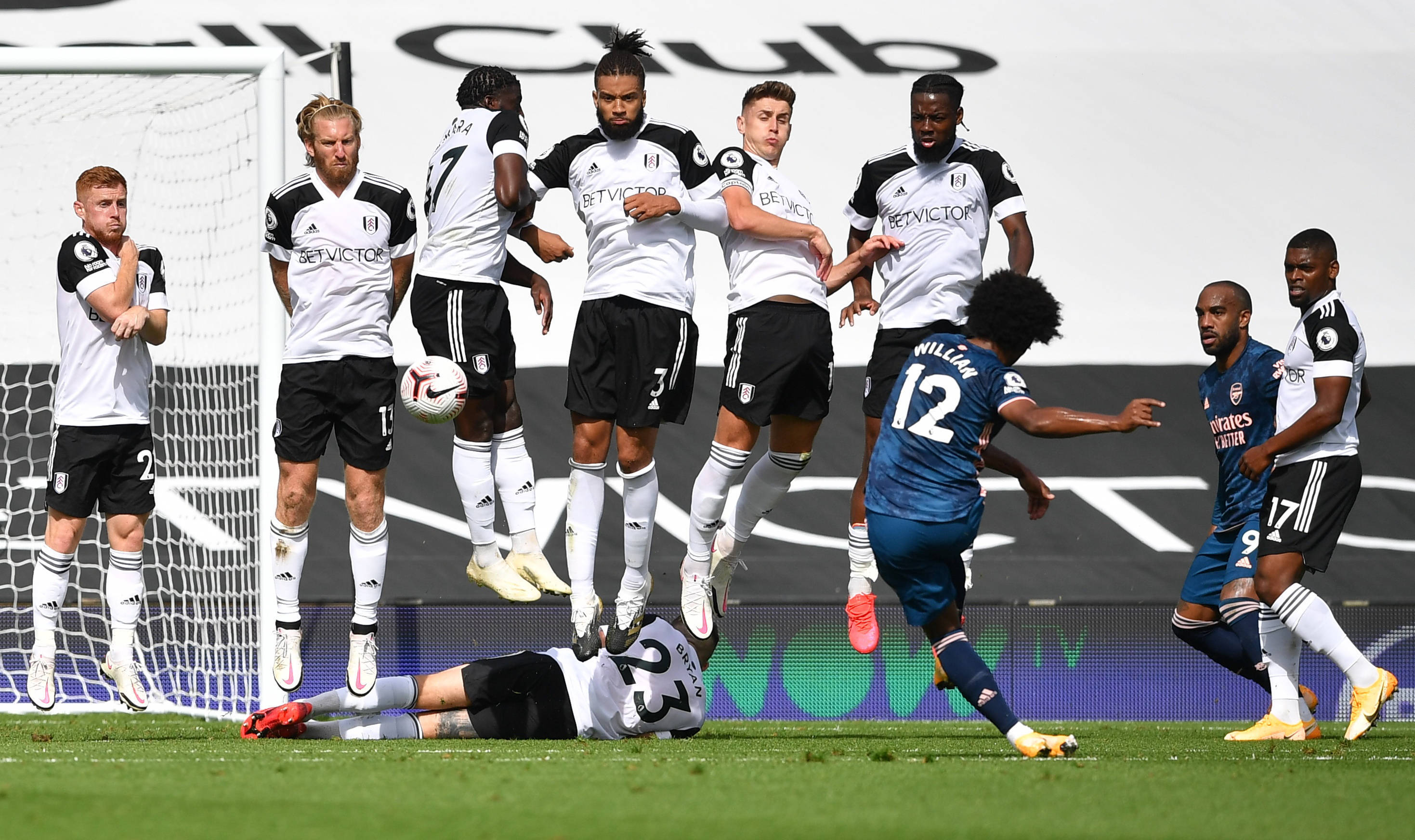 JJB-欧联赛程吃紧;曼城集结日强势反弹;球迷炸锅;赛程密集仍需轮换(曼城赛程一览表)