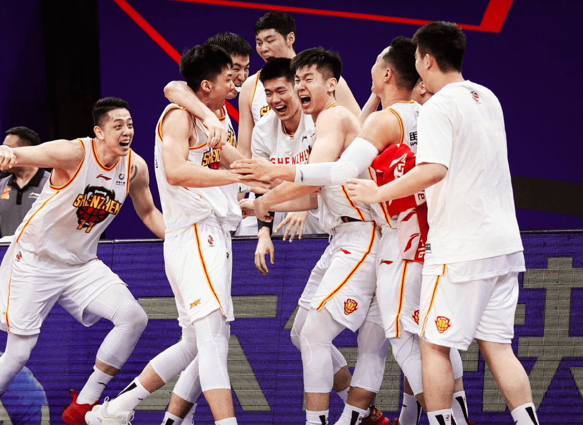 包含社区盾今晚再迎强敌，广州队篮板制胜，主帅态度：目标明确，轮换策略成焦点的词条