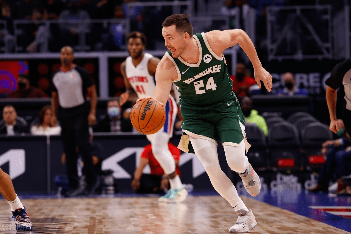 JJB-西亚卡姆回归赛场，连败首场状态亮眼，雄鹿观众沸腾！的简单介绍