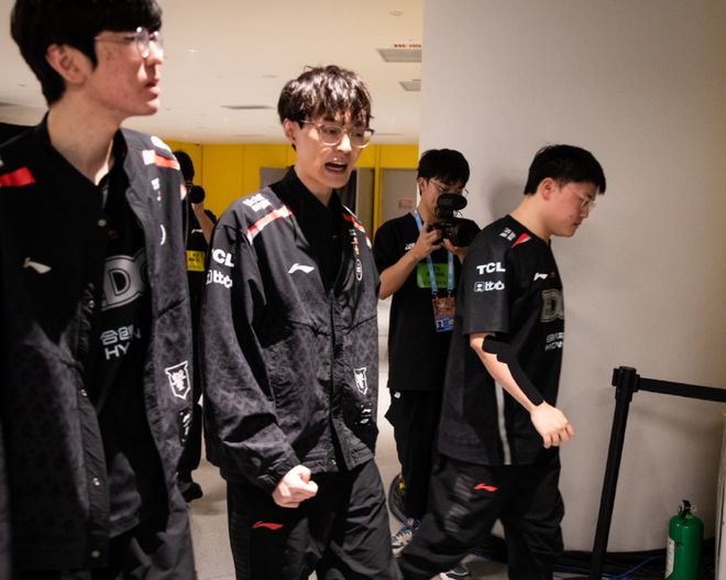 竞技宝-包含Uzi在美国队比赛中挺进下一轮，关键助攻引发热议！的词条