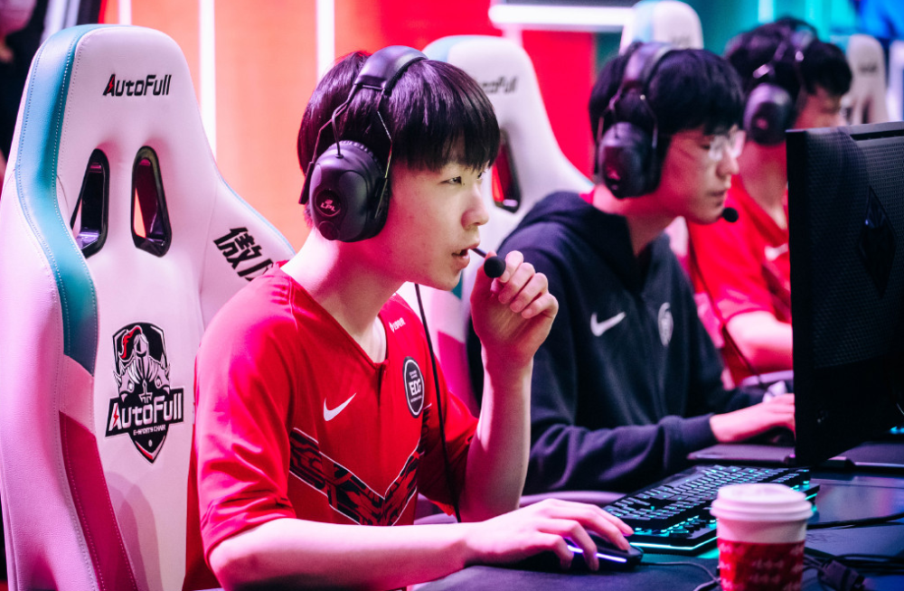 竞技宝-关于Scout爆冷击败西班牙队，挺进下一轮引爆全场！的信息