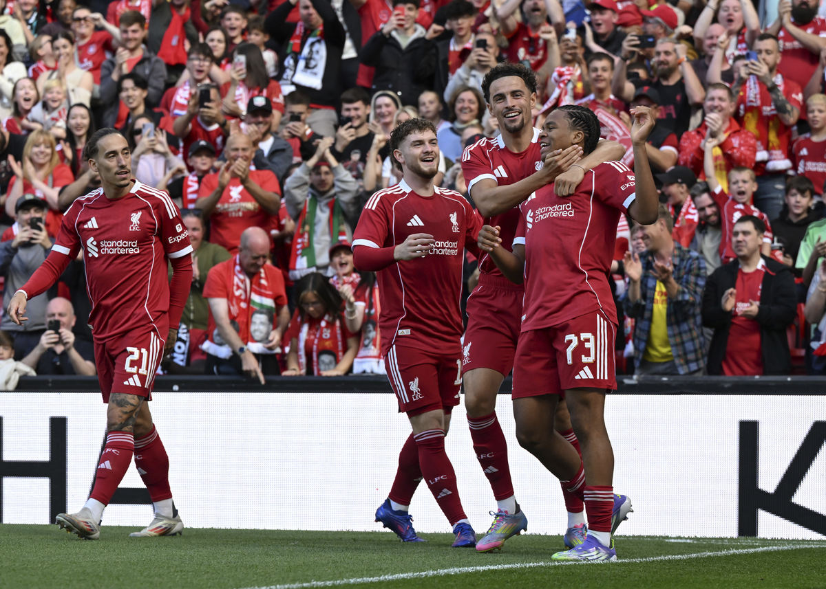 包含蒂姆回归赛场，回归赛场首场状态亮眼，利物浦观众沸腾！的词条